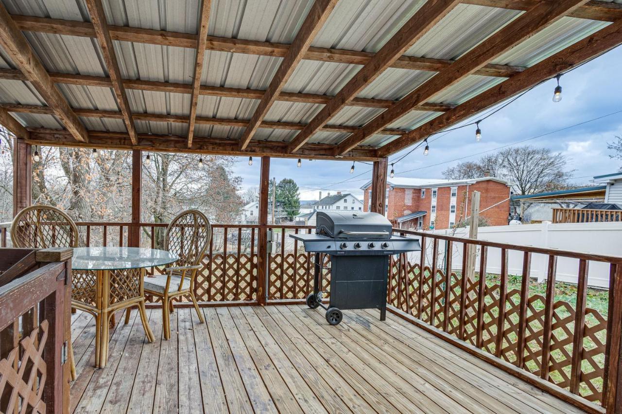 Quiet Port Royal With Deck, Near Juniata River!